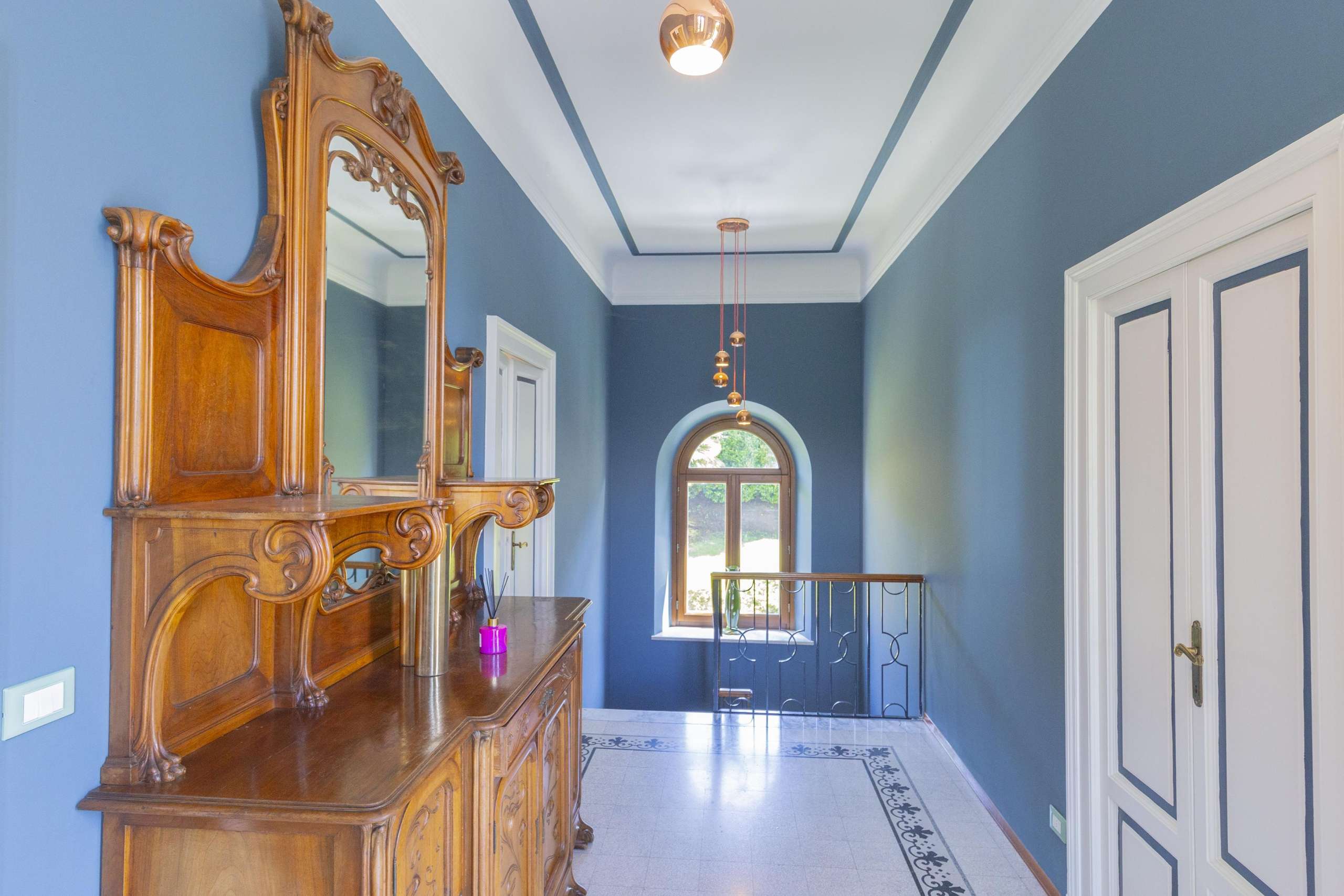 LANDING Luxury Lakeview Real Estate