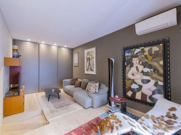 new-and-prestigious-apartment-renovated-with-garage-area-city-life-milan
