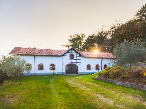 luxury-villa-in-countryside-arona-montrigiasco-wood-luxury-real-estate-hotel-business-therapeutic-activity-bed-and-breakfast-boutique-hotel