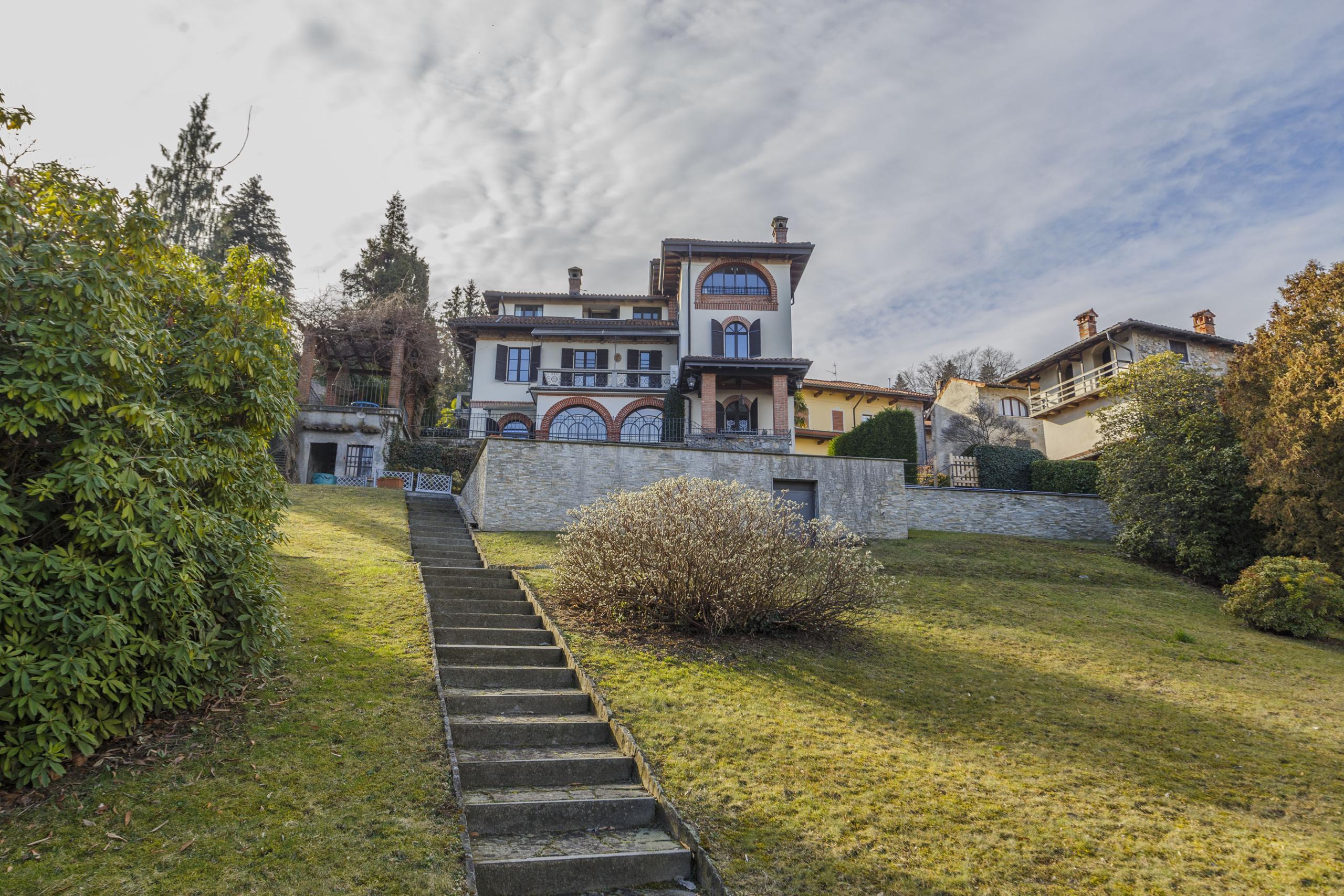 villa-anna-stresa-lakeview-lake-maggiore-characteristic-villa-with-breathtaking-view-and-independent-guest-house